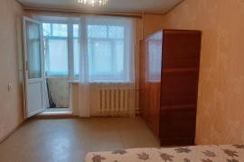 Сдаю 1 комнатную квартиру на Гурьянова. 