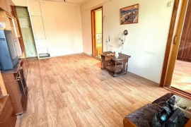 3-к 49,6 м², 3/5 эт., М.Жукова