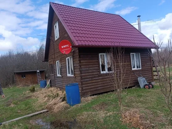 участок 15 сот с домом в д.Жерело