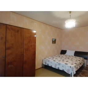 Сдаю 1 комнатную квартиру на Гурьянова. 