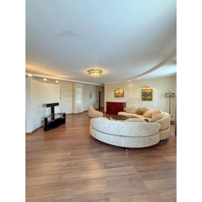 Продается 4-комн. квартира, 170 м²
Расположение
